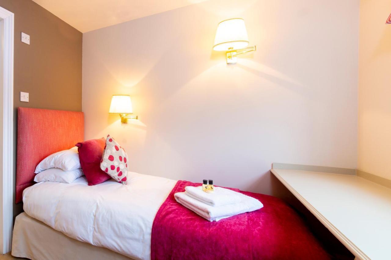 The White Hart Inn ニューベリー 部屋 写真